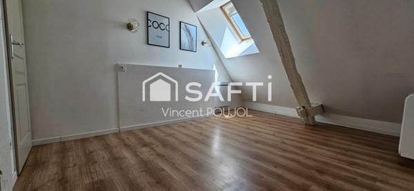 Duplex rénové et en partie meublé avec place de parking.