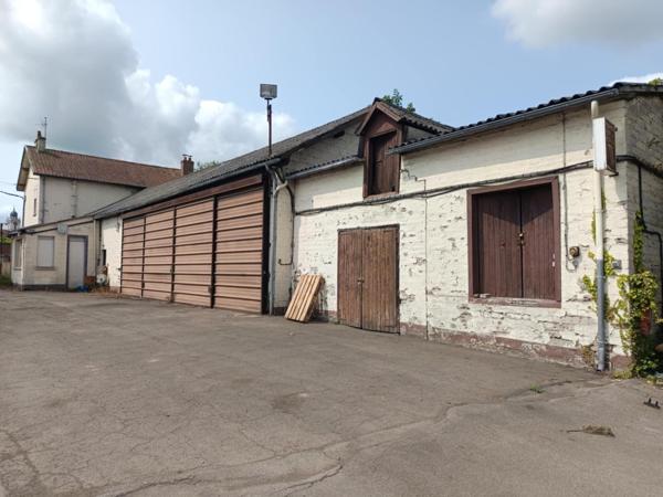 MAISON avec un ENSEMBLE IMMOBILIER IDEAL pour une ACTIVITE ARTISANALE OU LIBERALE