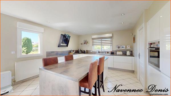 Plain-pied récent de 215 m² – Volumes rares, 4 chambres, sous-sol complet – Proche A13