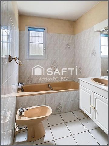 Belle construction traditionnelle à rafraichir.