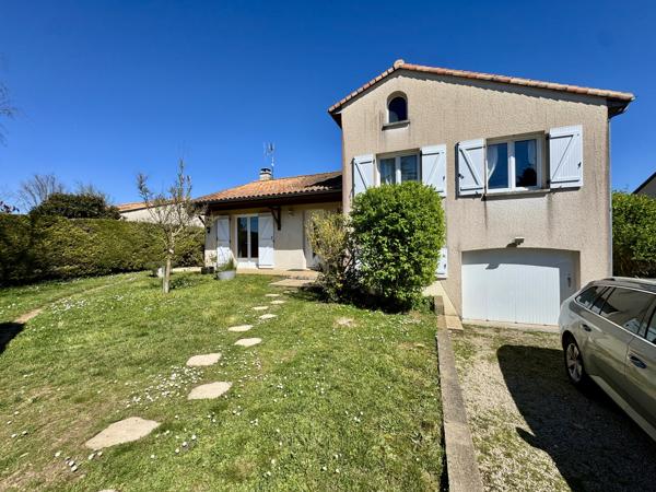 Maison 105 m² sur Demi-Sous-Sol – 3 Chambres + Bureau / Garage et Jardin