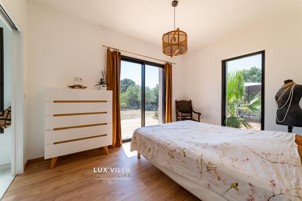 Saint-Gély-du-Fesc (34980) Superbe propriété contemporaine de plain-pied - Pic Saint-Loup.