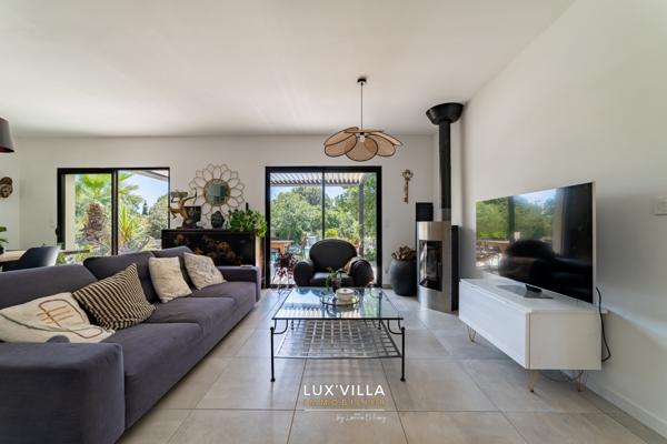 Saint-Gély-du-Fesc (34980) Superbe propriété contemporaine de plain-pied - Pic Saint-Loup.