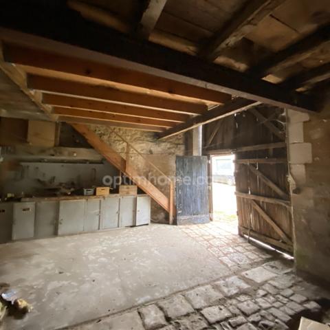 La Rochefoucauld. Maison mitoyenne + grange à réhabiliter