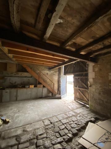 La Rochefoucauld. Maison mitoyenne + grange à réhabiliter