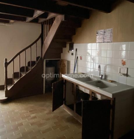 La Rochefoucauld. Maison mitoyenne + grange à réhabiliter