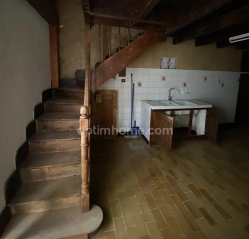 La Rochefoucauld. Maison mitoyenne + grange à réhabiliter