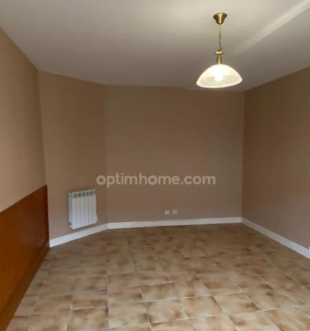 La Rochefoucauld. Maison mitoyenne + grange à réhabiliter