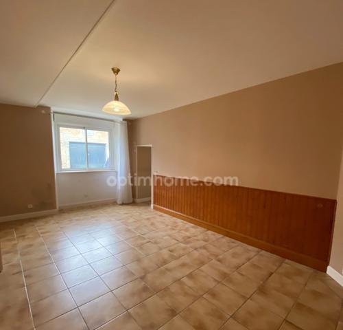 La Rochefoucauld. Maison mitoyenne + grange à réhabiliter