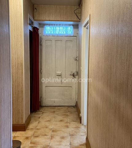 La Rochefoucauld. Maison mitoyenne + grange à réhabiliter