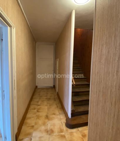 La Rochefoucauld. Maison mitoyenne + grange à réhabiliter