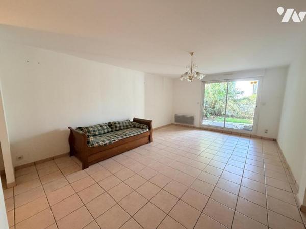 Appartement Type 3 avec 2 chambre , Terrasse avec jardin et un garage attenant fermé 