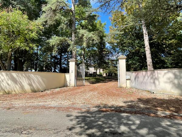 Maison bourgeoise à 20 mn d'Auch 315 m2, 6ha