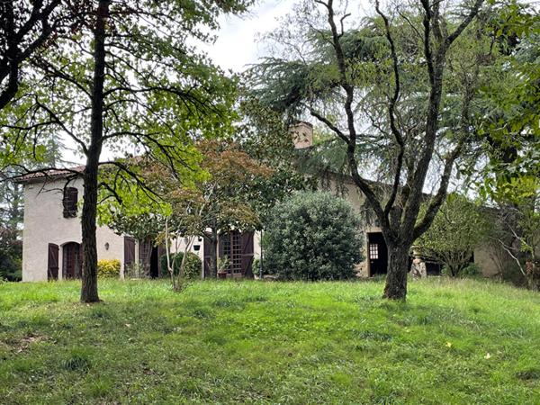 Maison bourgeoise à 20 mn d'Auch 315 m2, 6ha