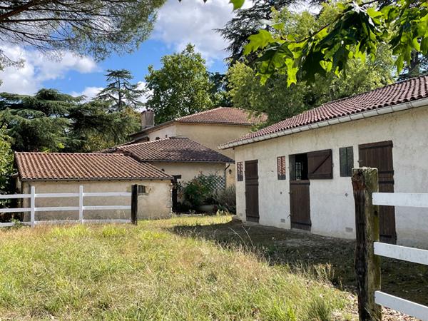 Maison bourgeoise à 20 mn d'Auch 315 m2, 6ha