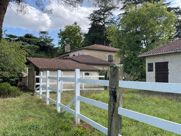 Maison bourgeoise à 20 mn d'Auch 315 m2, 6ha