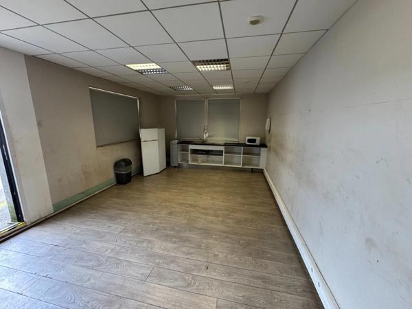 Bâtiment industriel (hangar / bureaux) 3150 m2 proche de BON ENCONTRE (47)