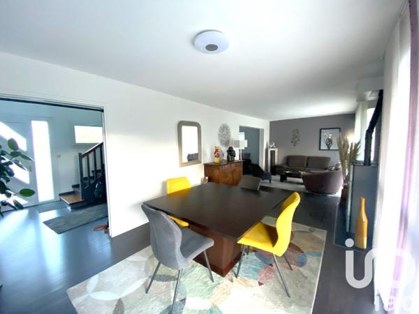 Maison traditionnelle 7 pièces de 120 m² à Bonsecours (76240)