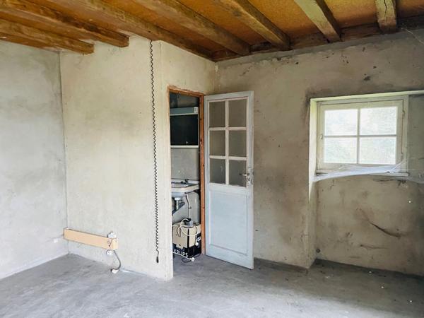 Grange ancienne 150 m2 avec 800m2 de terrain à Chérisy avec garage