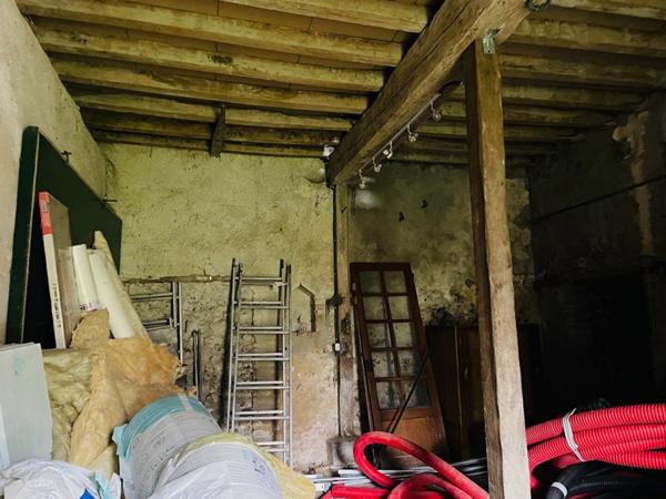 Grange ancienne 150 m2 avec 800m2 de terrain à Chérisy avec garage