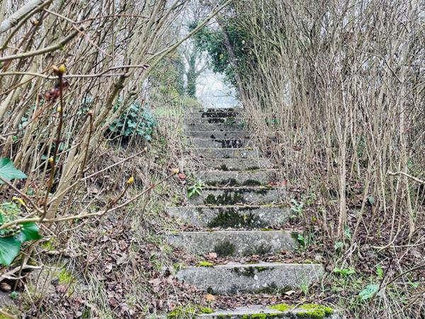 Grange ancienne 150 m2 avec 800m2 de terrain à Chérisy avec garage