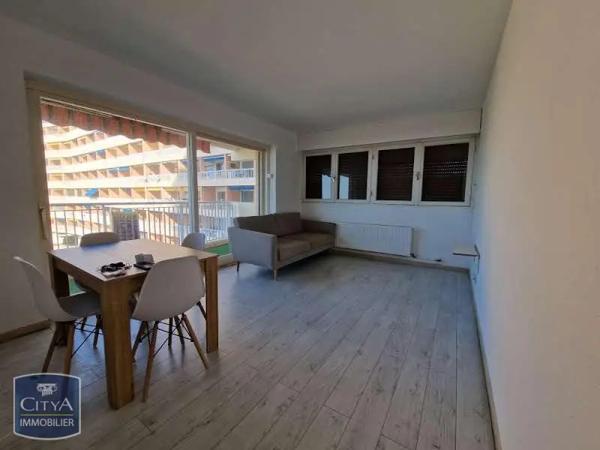 Appartement à louer 2 pièces 37.74m² Fréjus (83600)