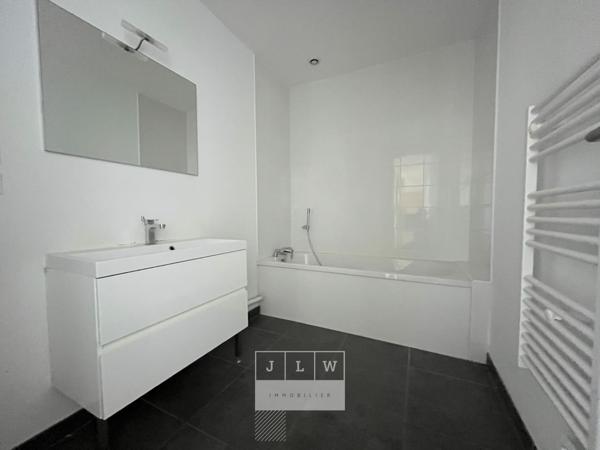 Appartement rénové avec cave et parking