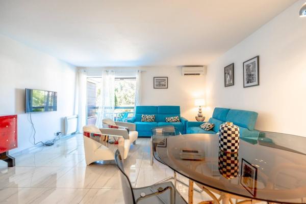 SAINT-TROPEZ APPARTEMENT 62 M2 1 CHAMBRE BALCON