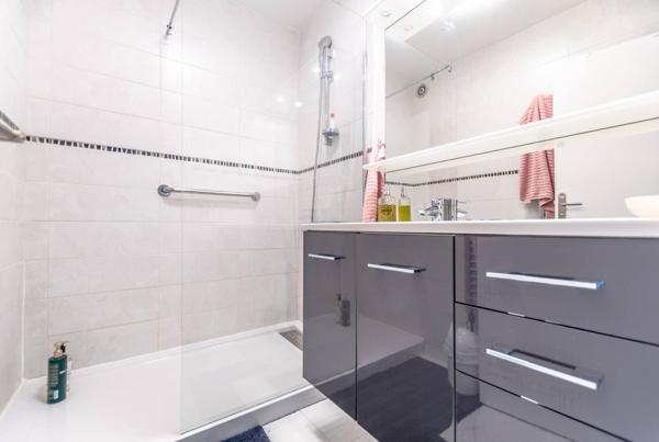 SAINT-TROPEZ APPARTEMENT 62 M2 1 CHAMBRE BALCON