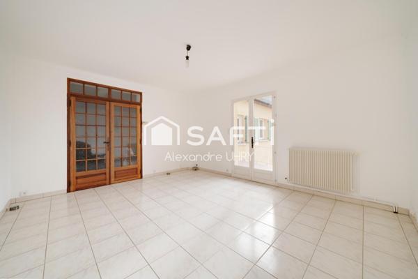 Idéalement situé ! Beaux volumes !