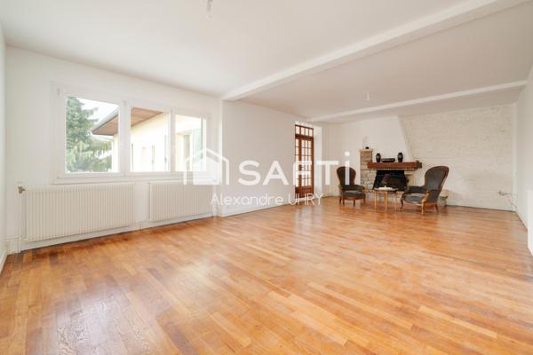 Idéalement situé ! Beaux volumes !