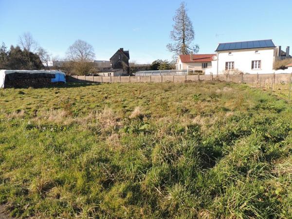 TERRAIN A BATIR MONCOUTANT