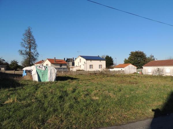 TERRAIN A BATIR MONCOUTANT