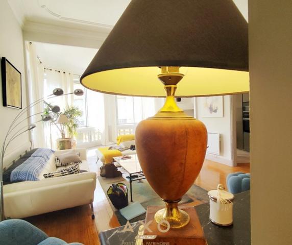 NÎMES  APPARTEMENT HAUSSMANNIEN RÉNOVÉ  160 m²  3 CHAMBRES  GARAGE  HÔTEL PARTICULIER XIXe  1er ÉTAGE - 490 000 