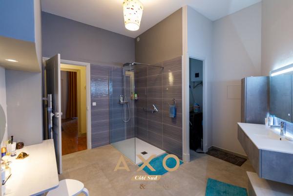 NÎMES  APPARTEMENT HAUSSMANNIEN RÉNOVÉ  160 m²  3 CHAMBRES  GARAGE  HÔTEL PARTICULIER XIXe  1er ÉTAGE - 490 000 