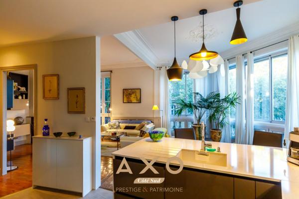 NÎMES  APPARTEMENT HAUSSMANNIEN RÉNOVÉ  160 m²  3 CHAMBRES  GARAGE  HÔTEL PARTICULIER XIXe  1er ÉTAGE - 490 000 