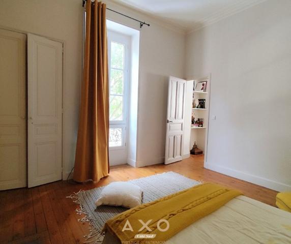 NÎMES  APPARTEMENT HAUSSMANNIEN RÉNOVÉ  160 m²  3 CHAMBRES  GARAGE  HÔTEL PARTICULIER XIXe  1er ÉTAGE - 490 000 