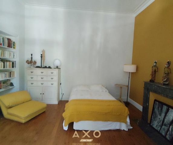 NÎMES  APPARTEMENT HAUSSMANNIEN RÉNOVÉ  160 m²  3 CHAMBRES  GARAGE  HÔTEL PARTICULIER XIXe  1er ÉTAGE - 490 000 