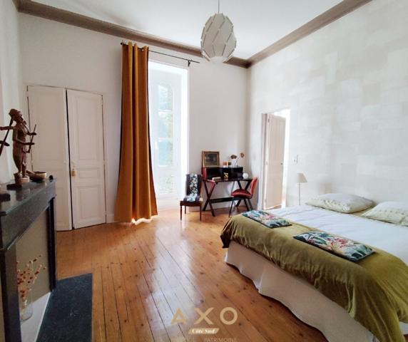 NÎMES  APPARTEMENT HAUSSMANNIEN RÉNOVÉ  160 m²  3 CHAMBRES  GARAGE  HÔTEL PARTICULIER XIXe  1er ÉTAGE - 490 000 