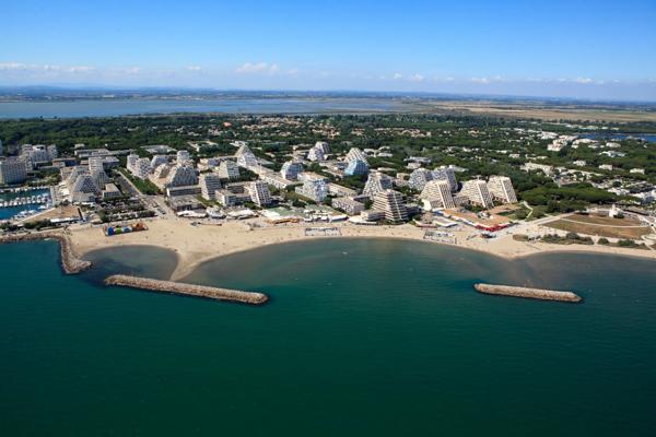 HERAULT (34) LA GRANDE MOTTE (34280) à vendre fonds de commerce de restaurant emplacement N°1 VUE MER 140 cvts..