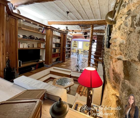 Charmante Maison de Village avec Garage et Terrasse sans vis-à-vis à Sérignan