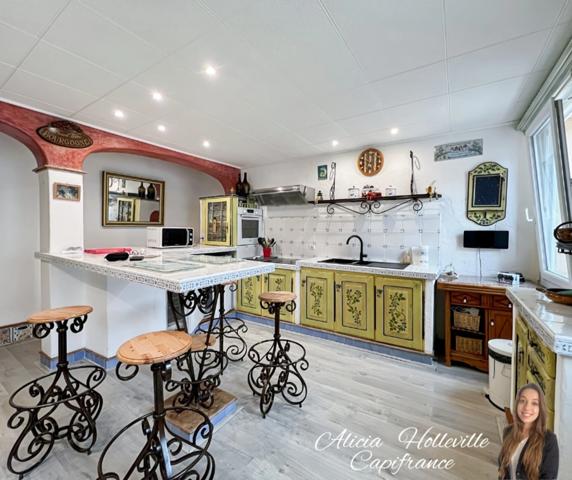 Charmante Maison de Village avec Garage et Terrasse sans vis-à-vis à Sérignan