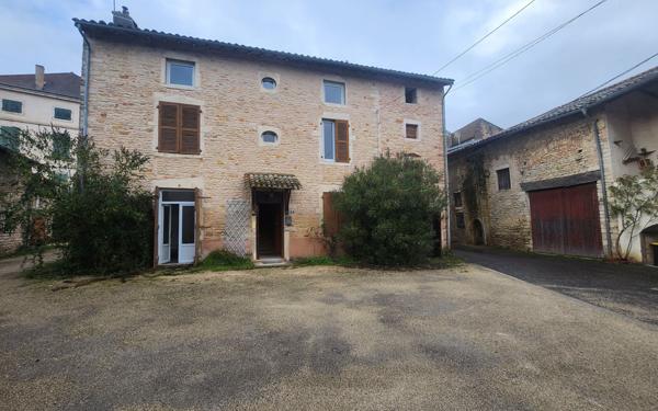 Immeuble à vendre    11 pièces •  Uchizy