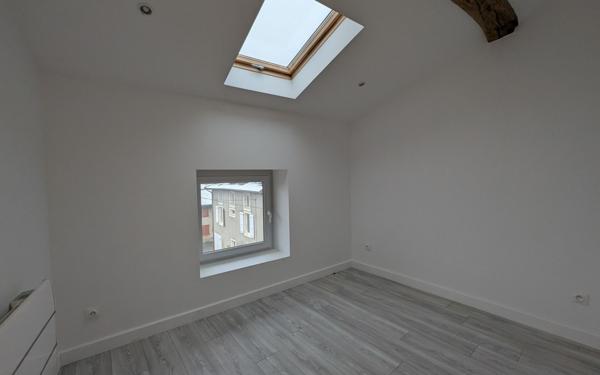 Immeuble à vendre    11 pièces •  Uchizy