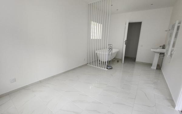 Immeuble à vendre    11 pièces •  Uchizy