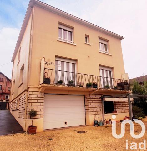 Maison traditionnelle 8 pièces de 193 m² à Melle (79500)