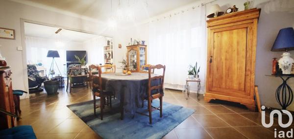 Maison traditionnelle 8 pièces de 193 m² à Melle (79500)