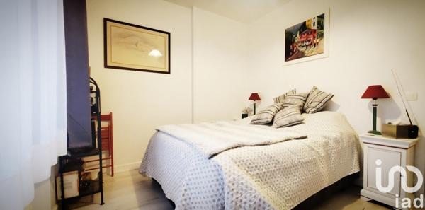 Maison traditionnelle 8 pièces de 193 m² à Melle (79500)