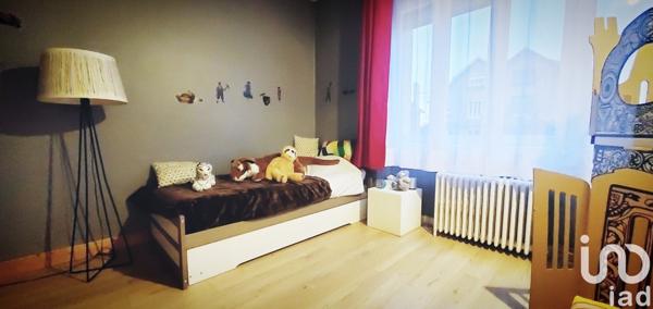 Maison traditionnelle 8 pièces de 193 m² à Melle (79500)