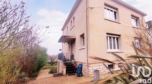 Maison traditionnelle 8 pièces de 193 m² à Melle (79500)